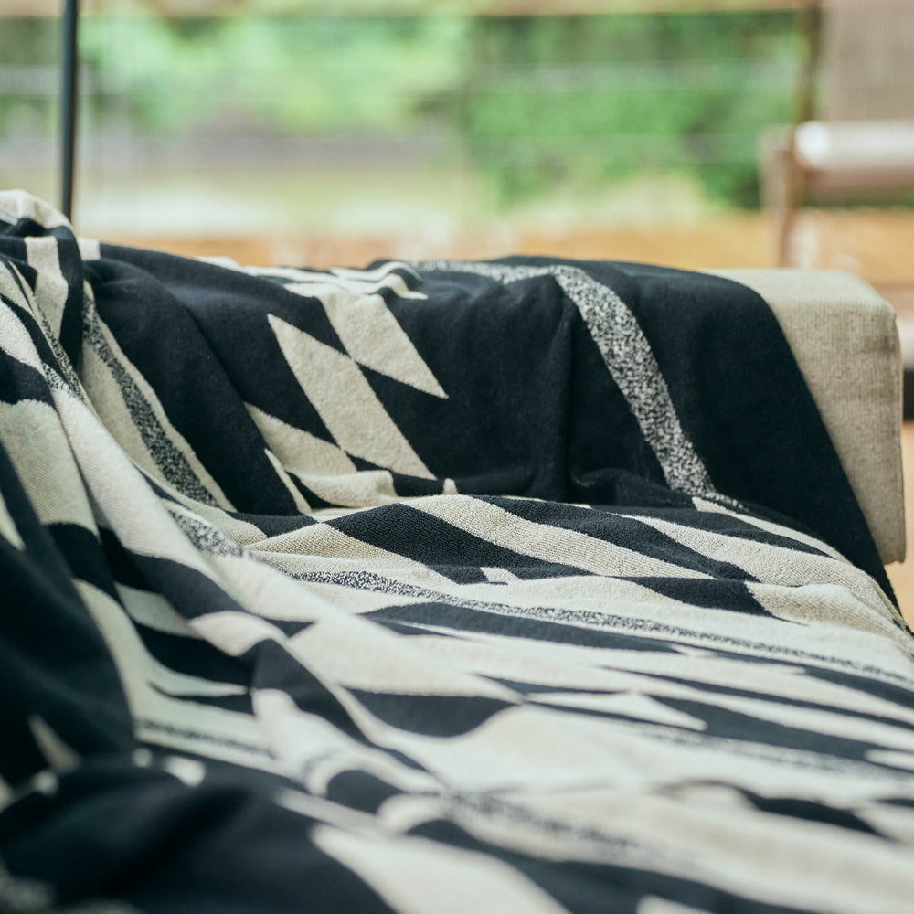 BasShu 幾何学模様 ブランケットACME BasShu 幾何学模様 ブランケットACME Amazon｜LumiSyne フェイク