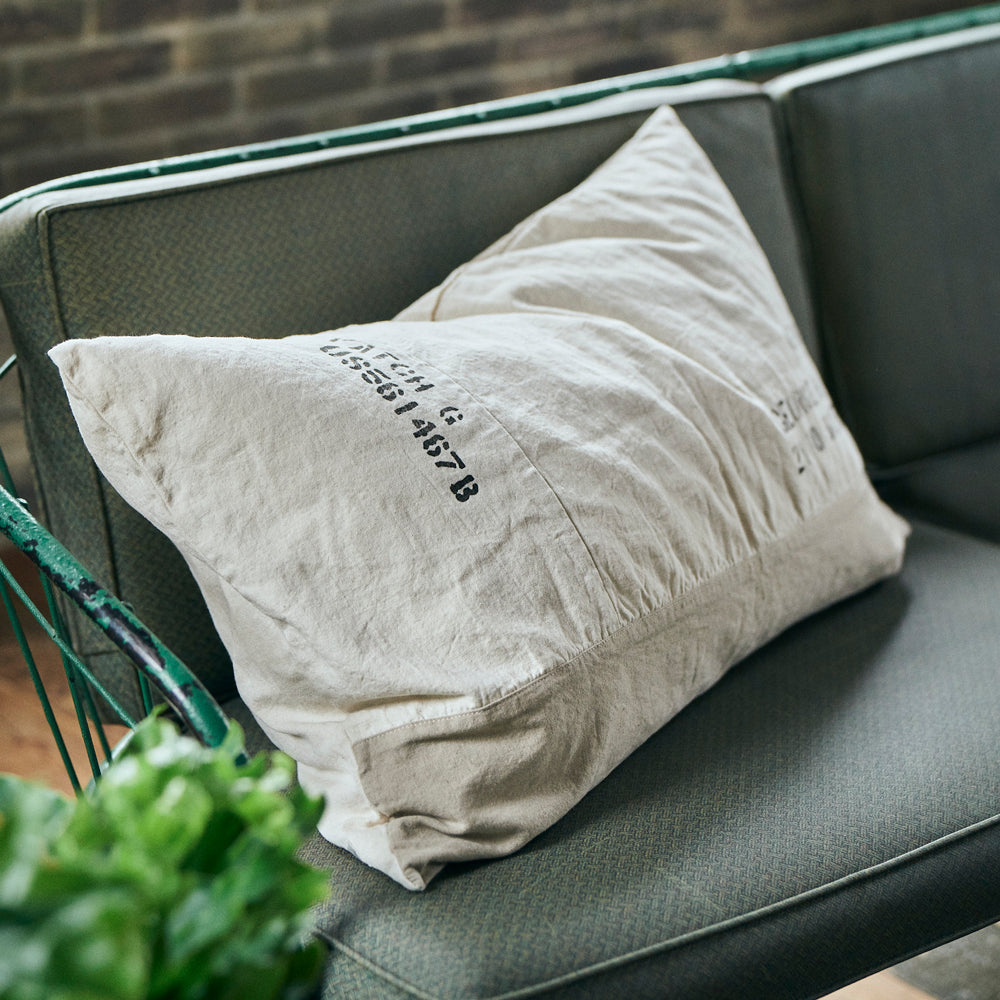 Long Feather Cushion / Stencil WHITE*クッション付き