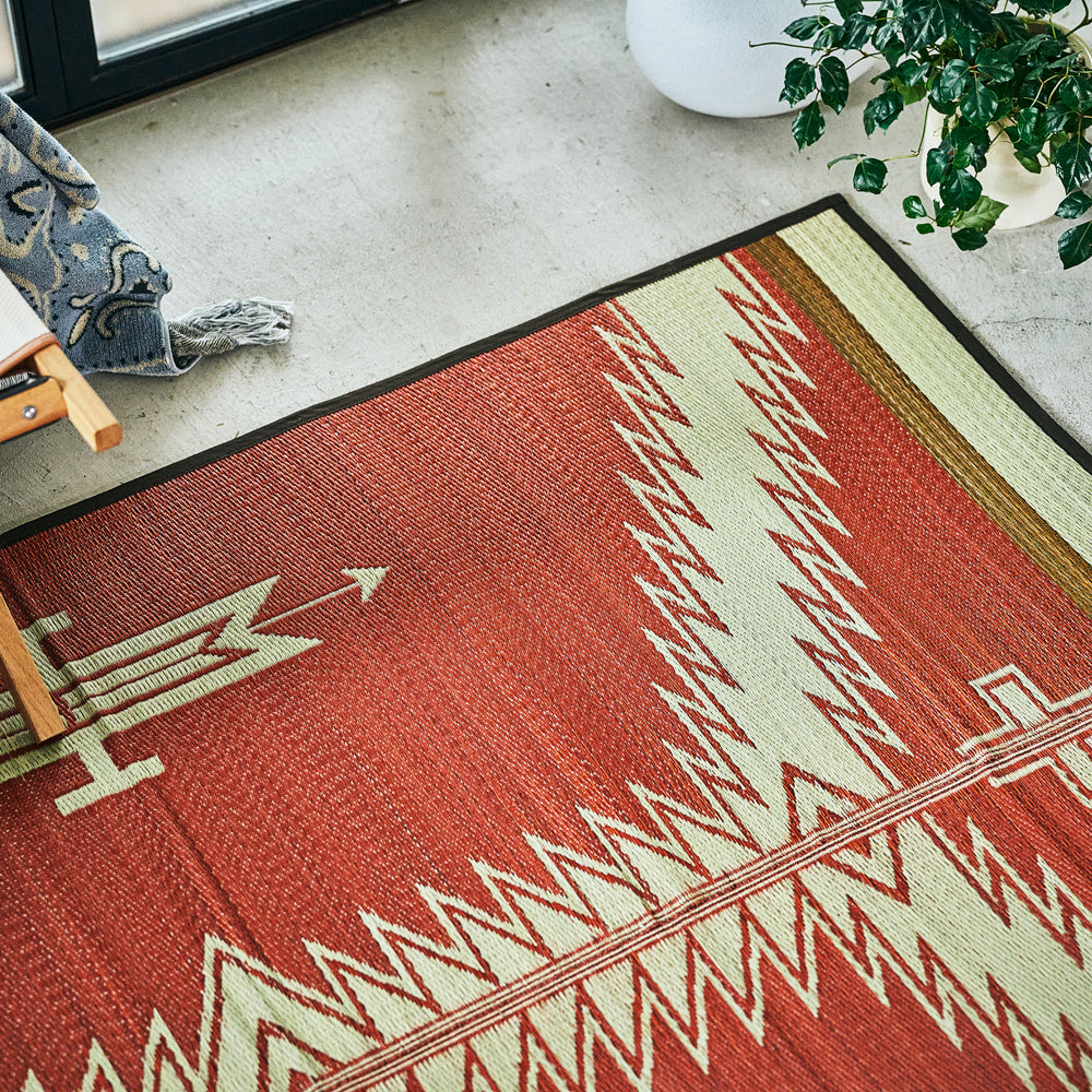 Baluch face rug今だけお値下げ！ Mono Design 8 Ball Rug